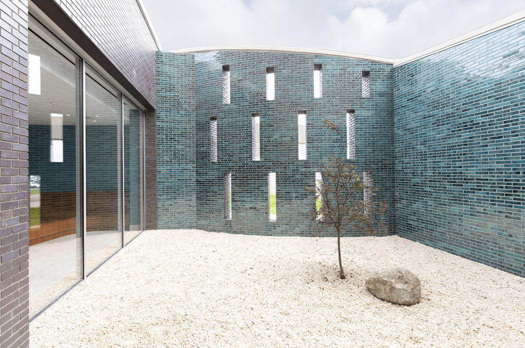 Granger Construction - St. Mary Mercy Hospital - Livonia - Michigan - Modern Worship Space - Healing Garden